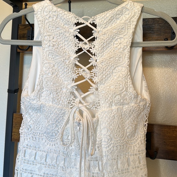 Womens White Crochet Lace V-neck Lace-up Sheath Dress - Picture 7 of 13